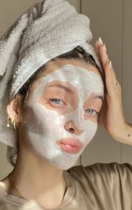 Read more about the article Easy Tips to Look Beautiful Every Day Without Makeup